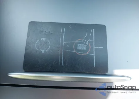 2021 Tesla Model Y Long Range Dual Motor All-Wheel Drive z USA, uszkodzony, nr VIN 5YJYGDEE8MF209021